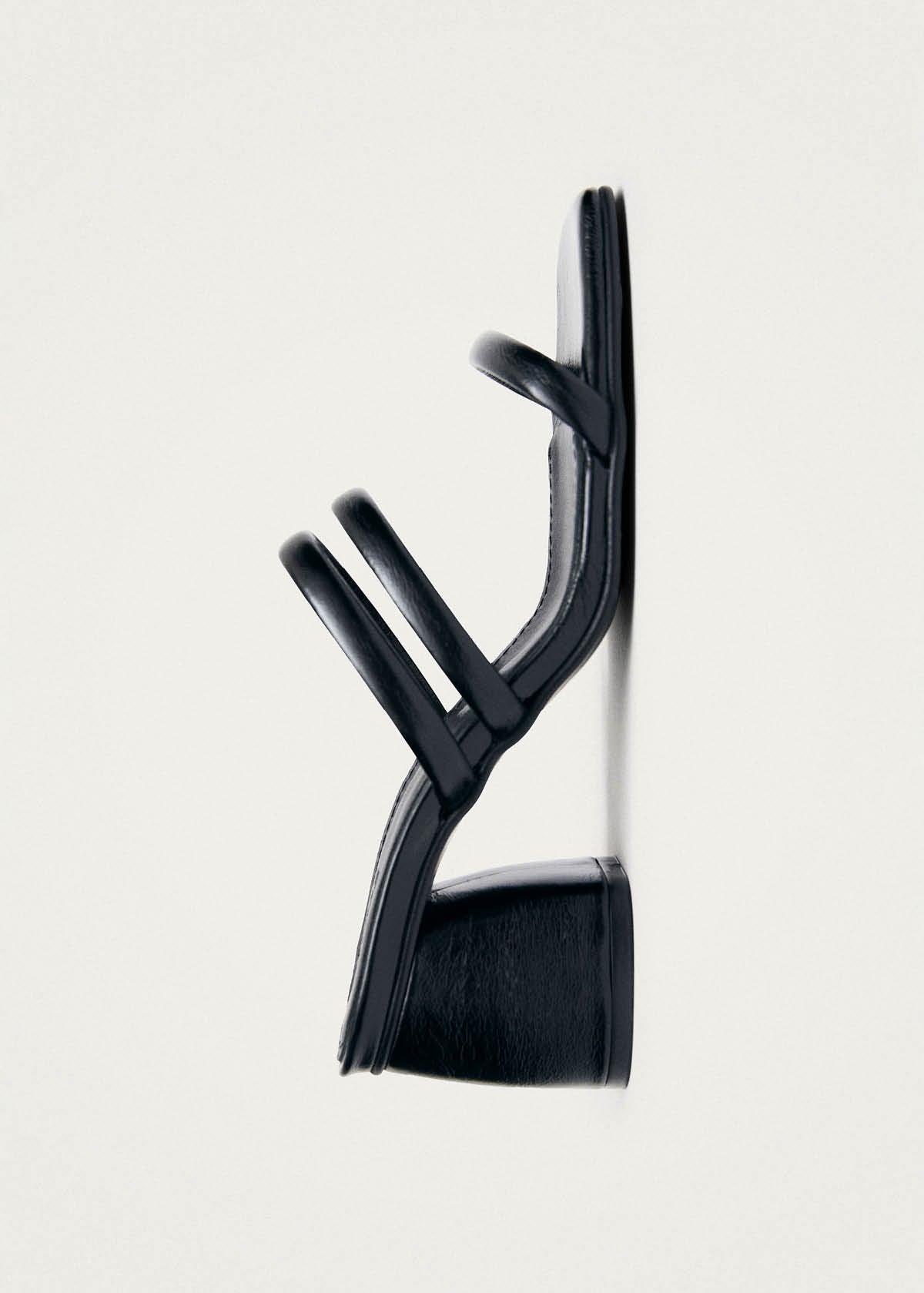 Indiana Rift Black Leather Sandals